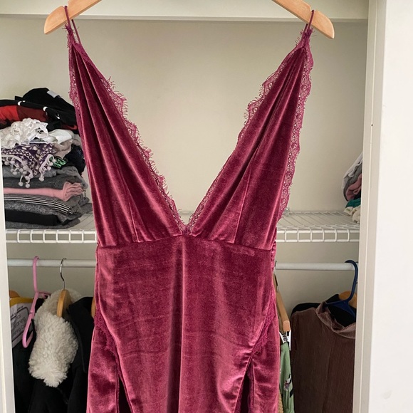 Tobi Dresses & Skirts - Tobi Sexy Velvet Lace Dress Size XS